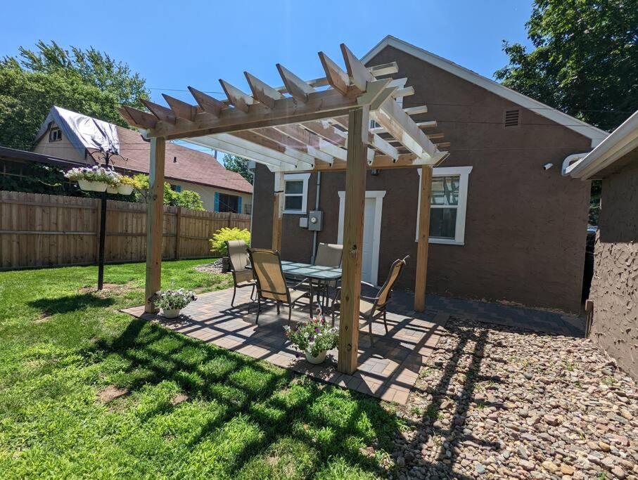 Comfortable & Convenient Home, Sleeps 15 Sioux Falls Exterior photo